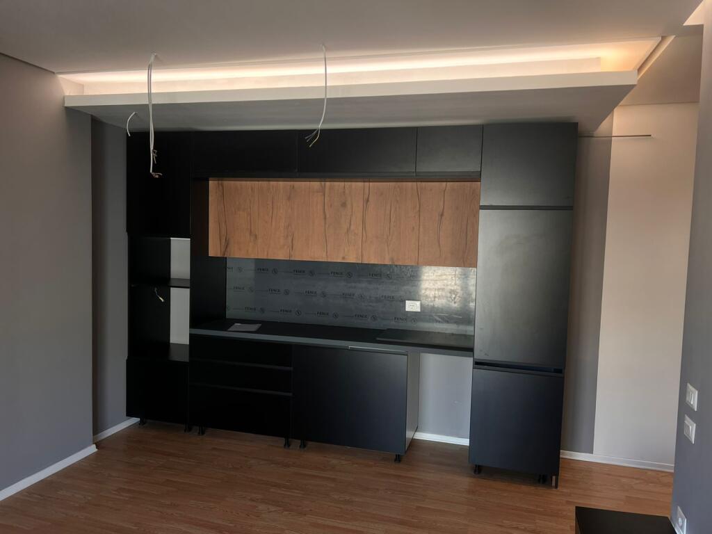 Ambiente per Ufficio – Via di Dibrë
