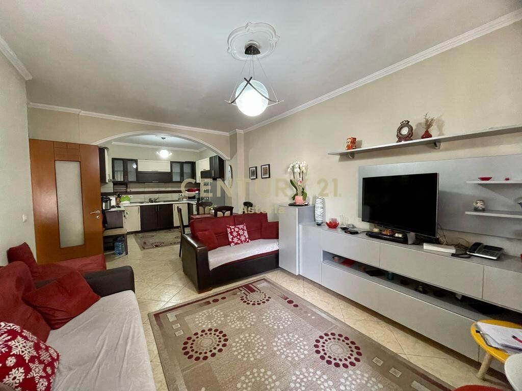 APARTAMENT ME QIRA 1+1, RRETHRROTULLIMI ASTIR
