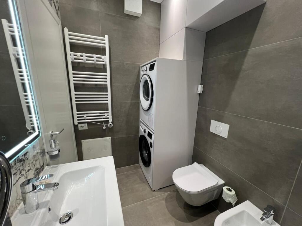 APARTAMENT 2+1 ME POST PARKIMI PER QERA TEK BULEVARDI RI!