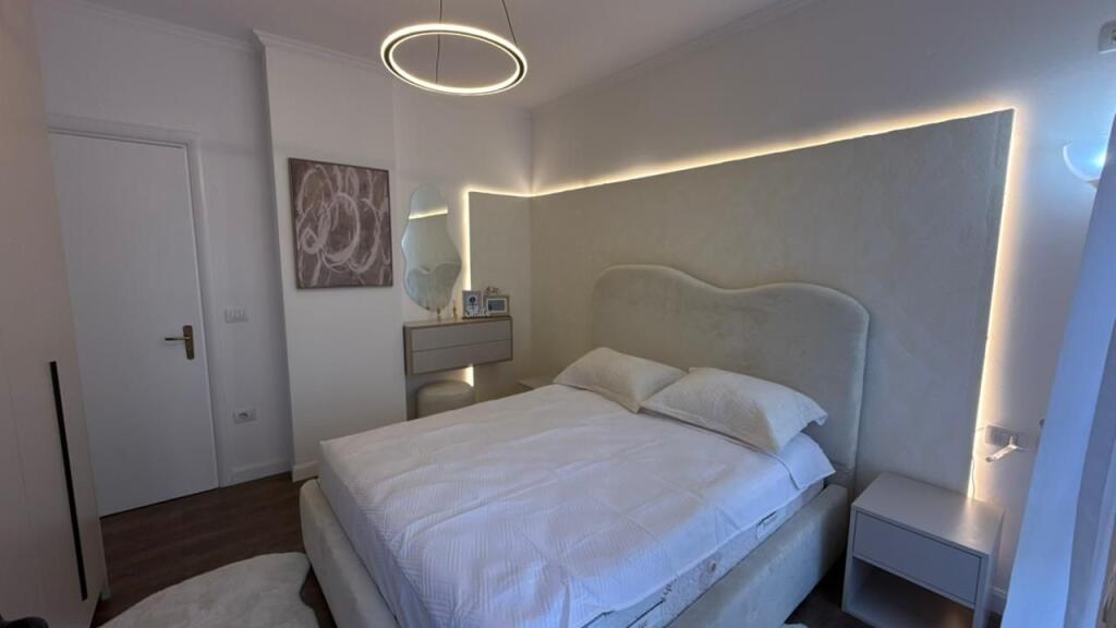 Jepet me qira apartament 1+1 ne Yzberisht te Pasticeri Nela 6