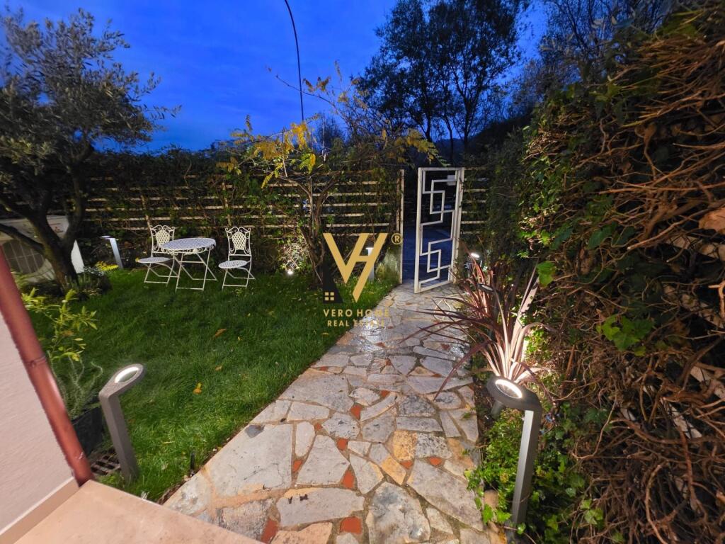 SHITET VILE DY KATESHE TE KODRA E DIELLIT 490.000 EURO