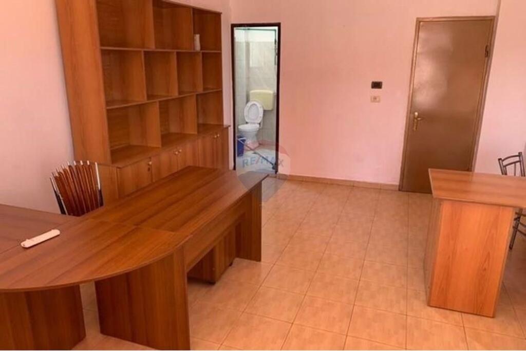 Ufficio in affitto nel centro di Tirana