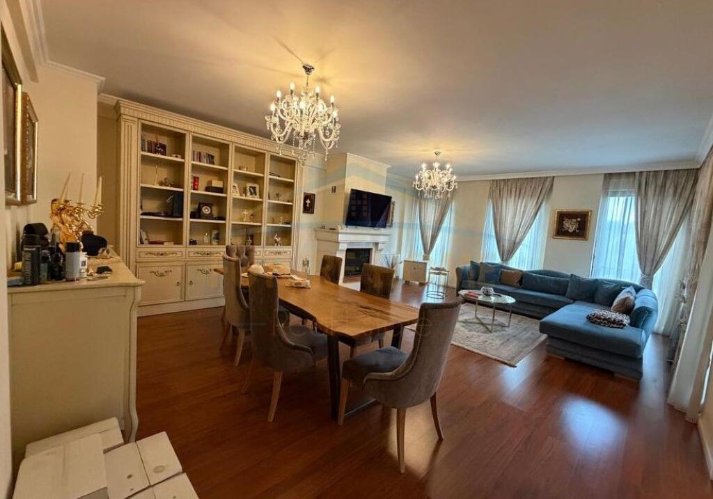 Shitet, Apartament 3+1+2+2 Poste Parkimi, Rruga e Elbasanit, Tiranë