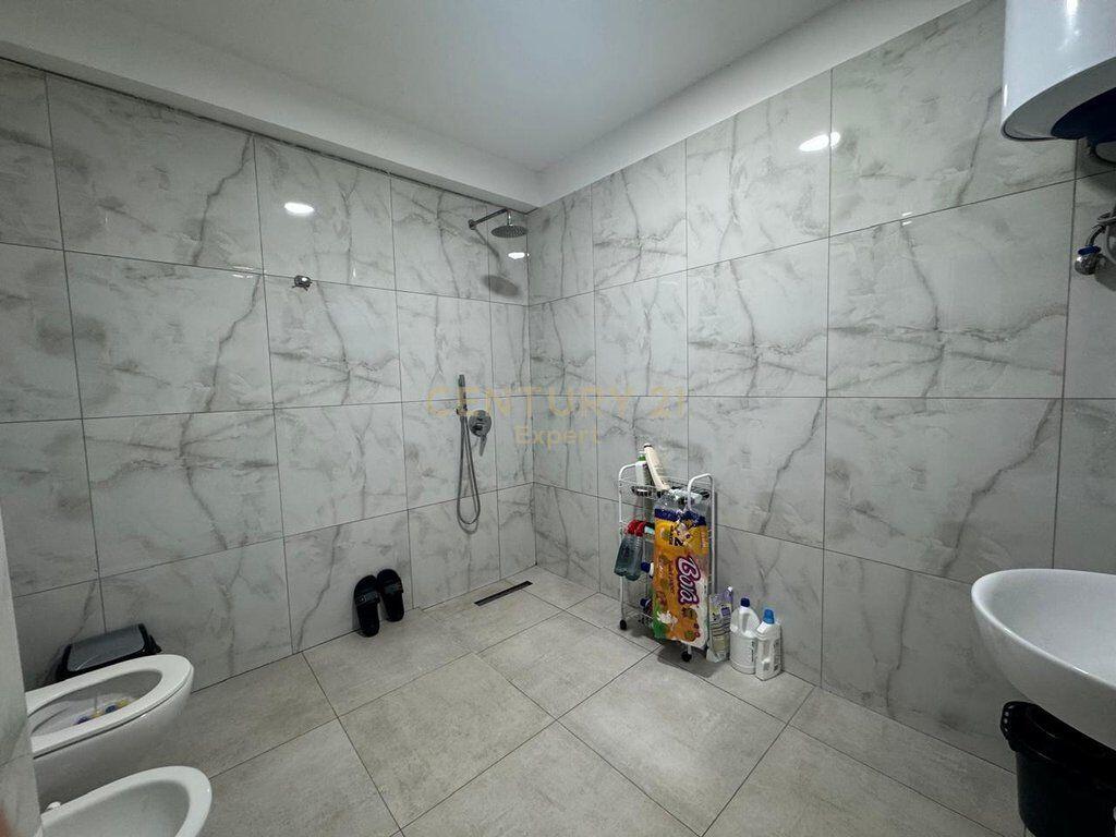 Shitet Apartament 2+1+2 te Kompleksi Zirkon
