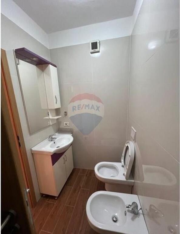 Jepet Apartament me Qira 2+1+2 te Brryli
