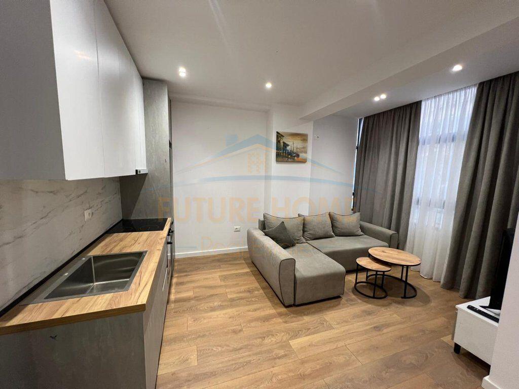 Shitet Apartament 1+1, Komuna e Parisit
