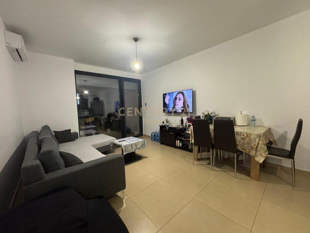 Shitet Apartament 2+1+2 te Kompleksi Zirkon