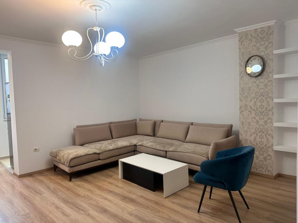 Appartamento 3+1 più deposito nel centro di Tirana