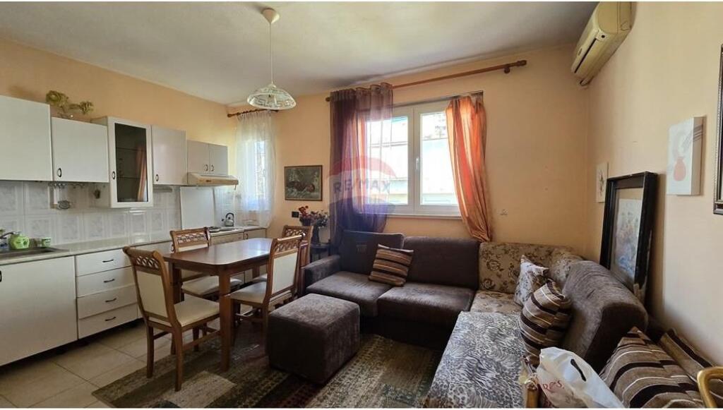 Apartament 1+1 per qera tek Kafe Flora