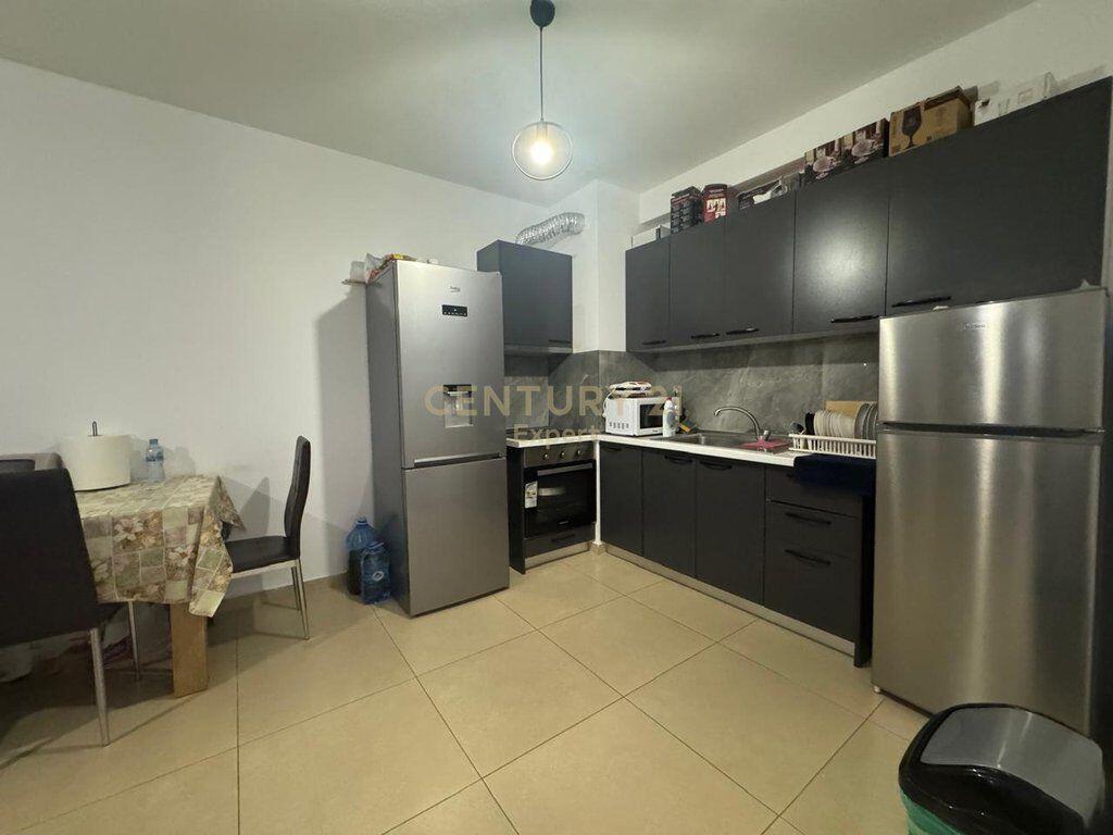 Shitet Apartament 2+1+2 te Kompleksi Zirkon
