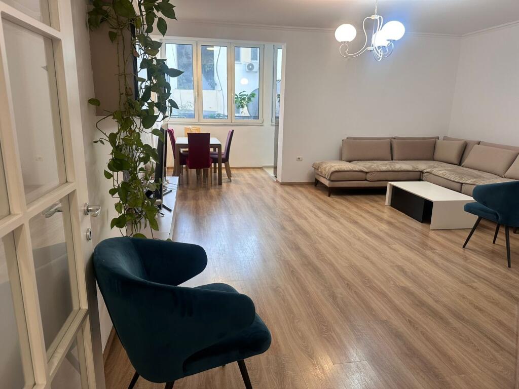 Appartamento 3+1 più deposito nel centro di Tirana