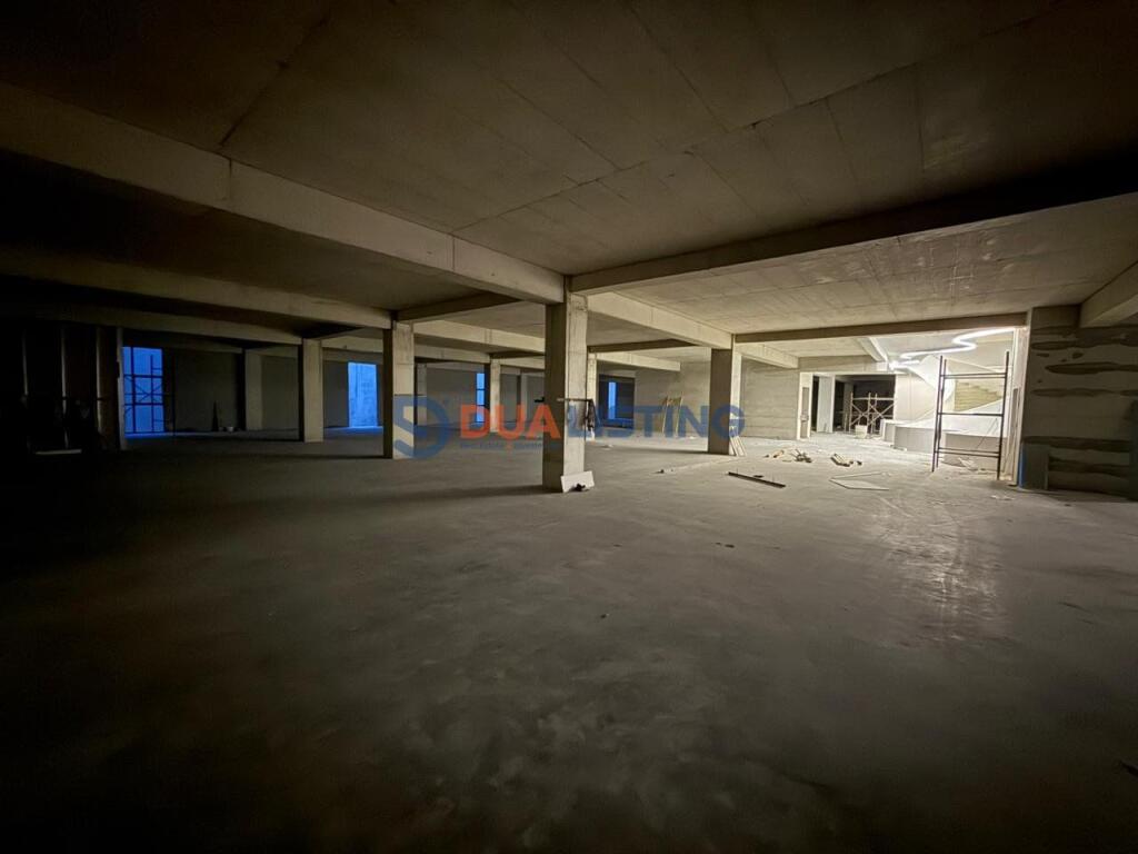 Affittiamo Ambienti Commerciali, Superfici Varie 📍 Vicino a Casa Italia