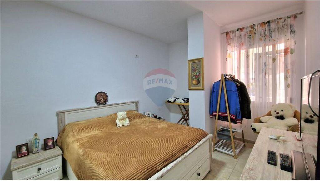 1+1 Apartment with Balcony for Sale, Vlora
