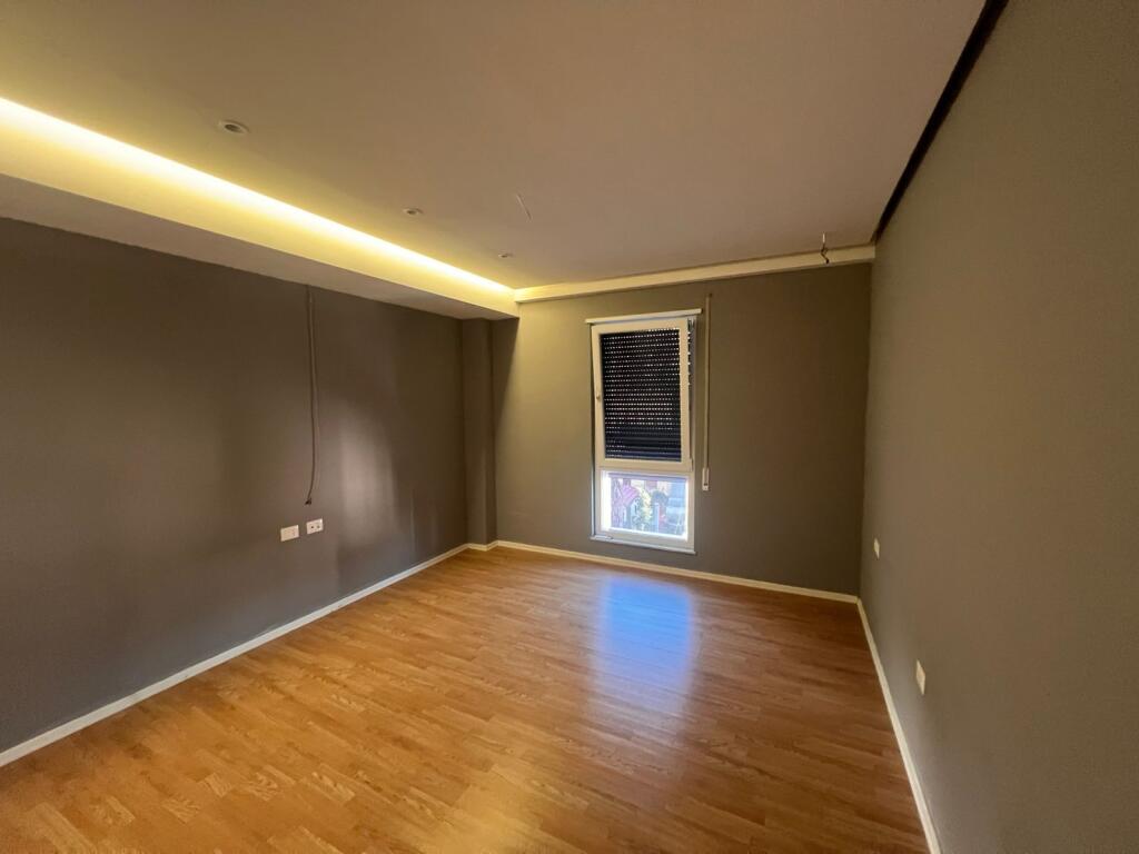 Ambiente per Ufficio – Via di Dibrë