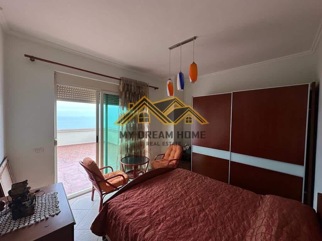 VENDESI+VERANDA IN VENDITA CON VISTA SUL MARE VICINO ALLA ROCCIA DI KAVAJA!!