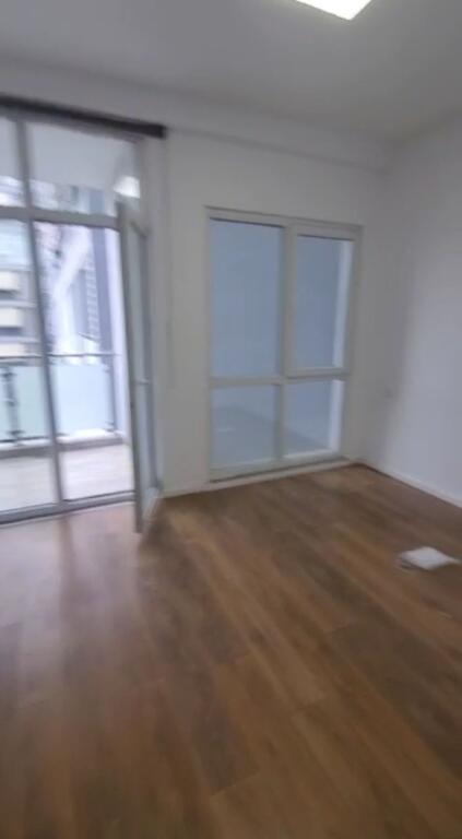 Appartamento 1+1 in affitto per uffici a Komuna e Parisit, complesso "Kika 2"