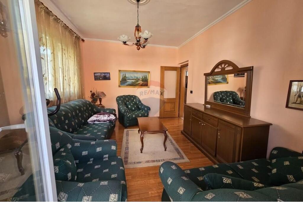 Apartament 1+1 per qera tek Kafe Flora