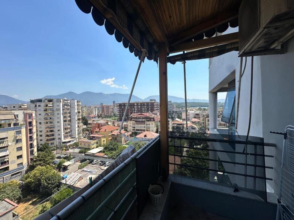 2+1 per qira te Kika 1 Komuna e PARISIT  e mobiluar