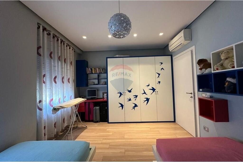 APARTAMENT 2+1+2 PER QIRA, ZOGU I ZI, RING CENTER