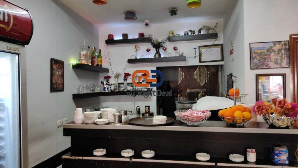 Alla Comune di Parigi, Bar-Caffè Perfetto per Investimento in Vendita !!