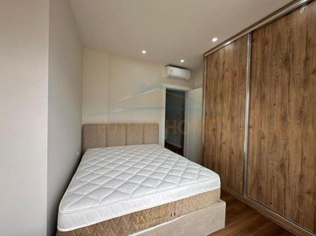 Qera, Apartament 1+1 + Post Parkimi , Rruga Ali Pashë Gucia, Pazari i Ri