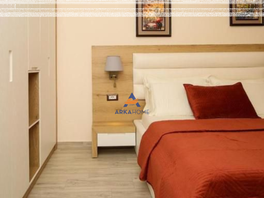 AFFITTASI HOTEL 2400M2 "VLORE VICINO AL CENTRO LUNGO MARE" 60000 EURO/ANNO