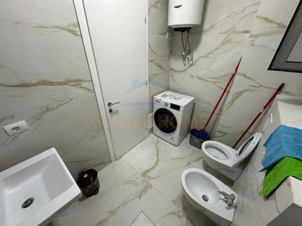 Qera, Apartament 1+1 + Post Parkimi , Rruga Ali Pashë Gucia, Pazari i Ri