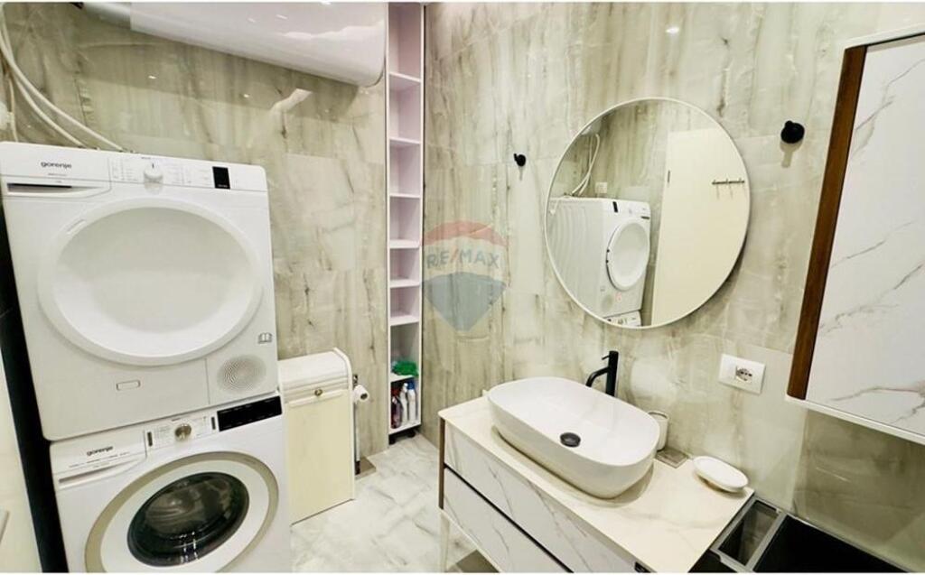 Shitet apartament 2+1+2+P te Bulevardi Ri