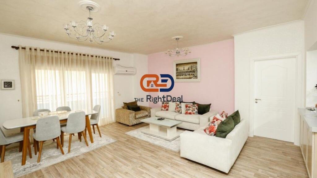In Centro, Super Appartamento 3+1+2 in Affitto, Con Vista su Piazza Skenderbej !!