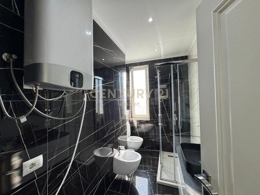 Apartament 2+1+2+2 Poste Parkimi per shitje ne zonen e Oxhakut