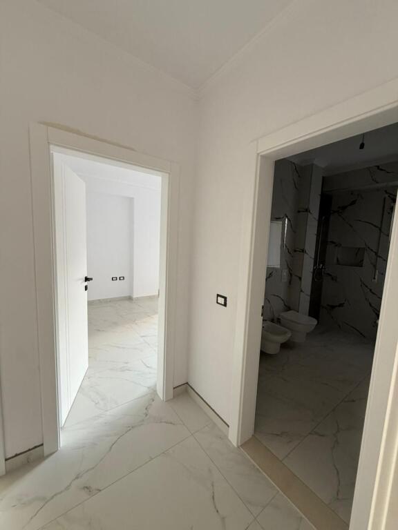Affittasi appartamento 2+1+2+veranda a Kamez
