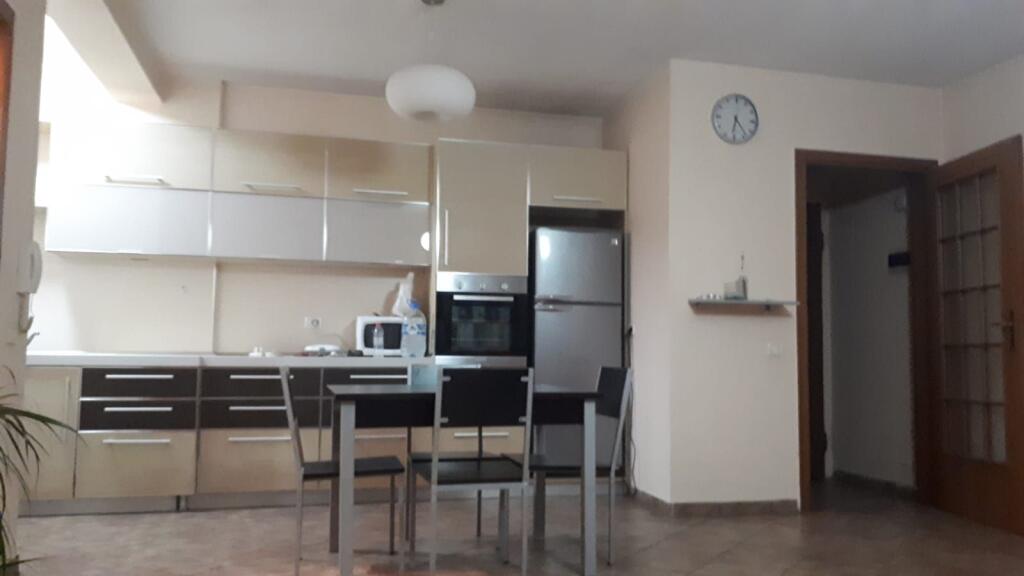 🏡 Appartamento 1+1 in Affitto   📍 Posizione: Piazza “Willson”, Tirana💶 Prezzo: 60.000 lek / mese