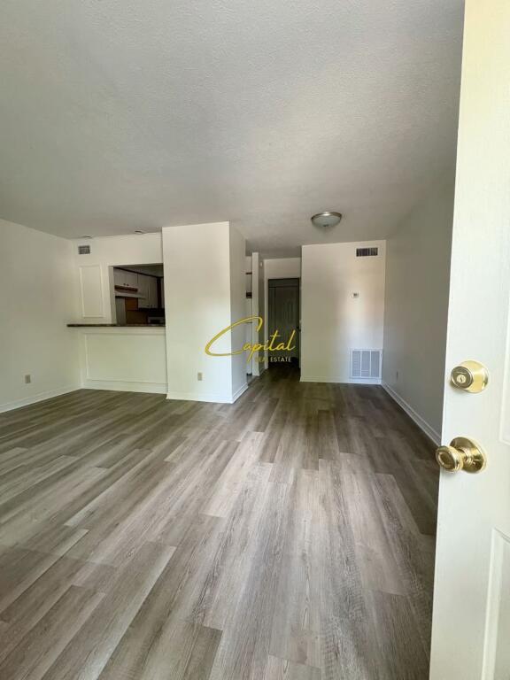 OFFICE FOR RENT 75 M2 MINE PEZA STREET 1000 EURO