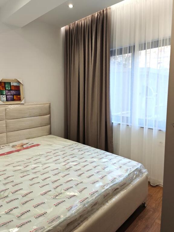 Appartamento 1+1 in vendita a Komuna e Parisit