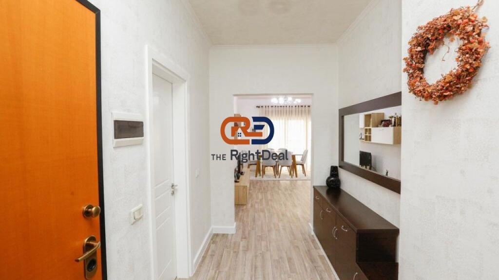 In Centro, Super Appartamento 3+1+2 in Affitto, Con Vista su Piazza Skenderbej !!