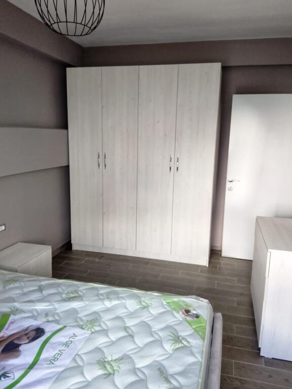 Jepet me Qira Apartament Fantastik 2+1+2 me post parkimi të përfshirë tek Kodra e Diellit