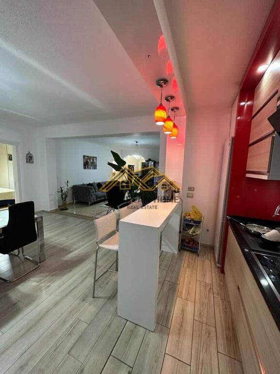 VENDESI SUPER APPARTAMENTO 3+1+2 PRESSO ZJARREFIKSES, DURRES!