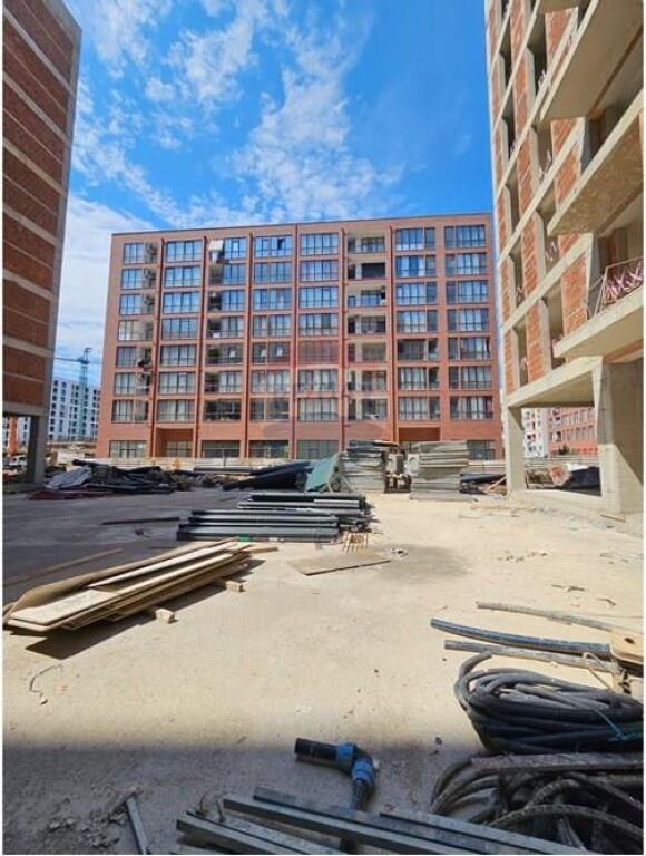 Apartament per shitje 3+1+2+ 2 Ballkone tek Bulevardi i Ri