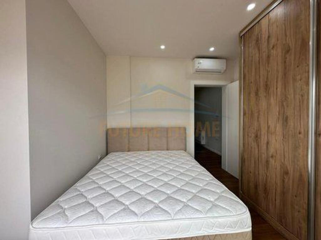 Qera, Apartament 1+1 + Post Parkimi , Rruga Ali Pashë Gucia, Pazari i Ri