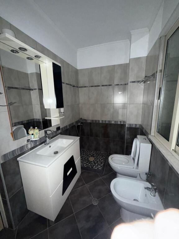 JEPET ME QERA APARTAMENT 2+1+2 ME 2 BALLKONE TEK OSLO NE ASTIR