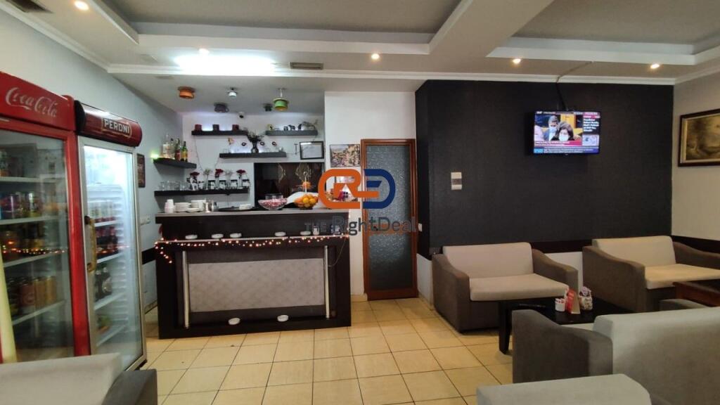 Alla Comune di Parigi, Bar-Caffè Perfetto per Investimento in Vendita !!