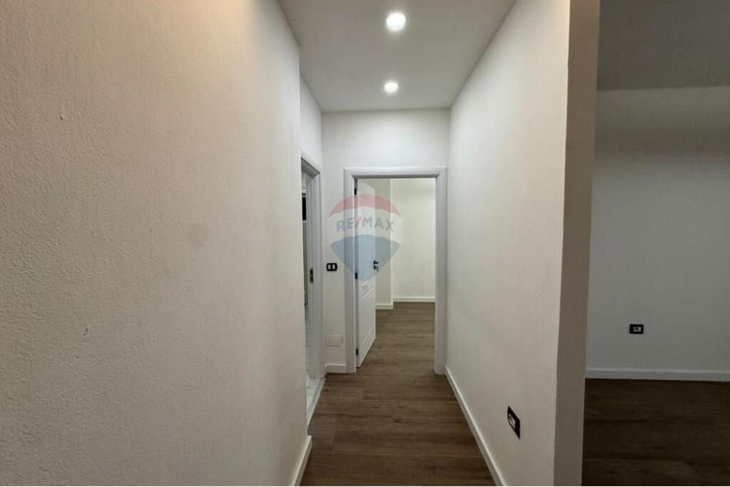 Apartment 1+1 for sale–Komuna Parisit.