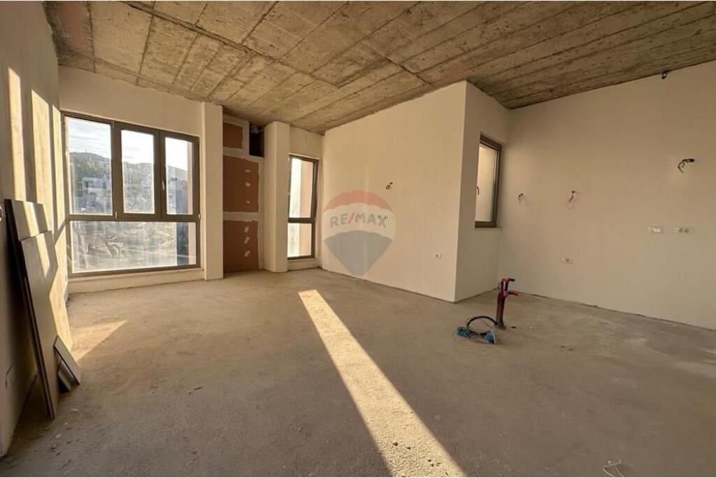 Shitet Apartament 2+1+2 në Green Valley Residence