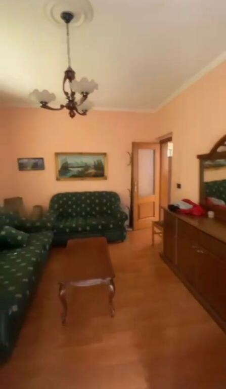 Disponiamo di un appartamento in affitto in Via Mine Peza