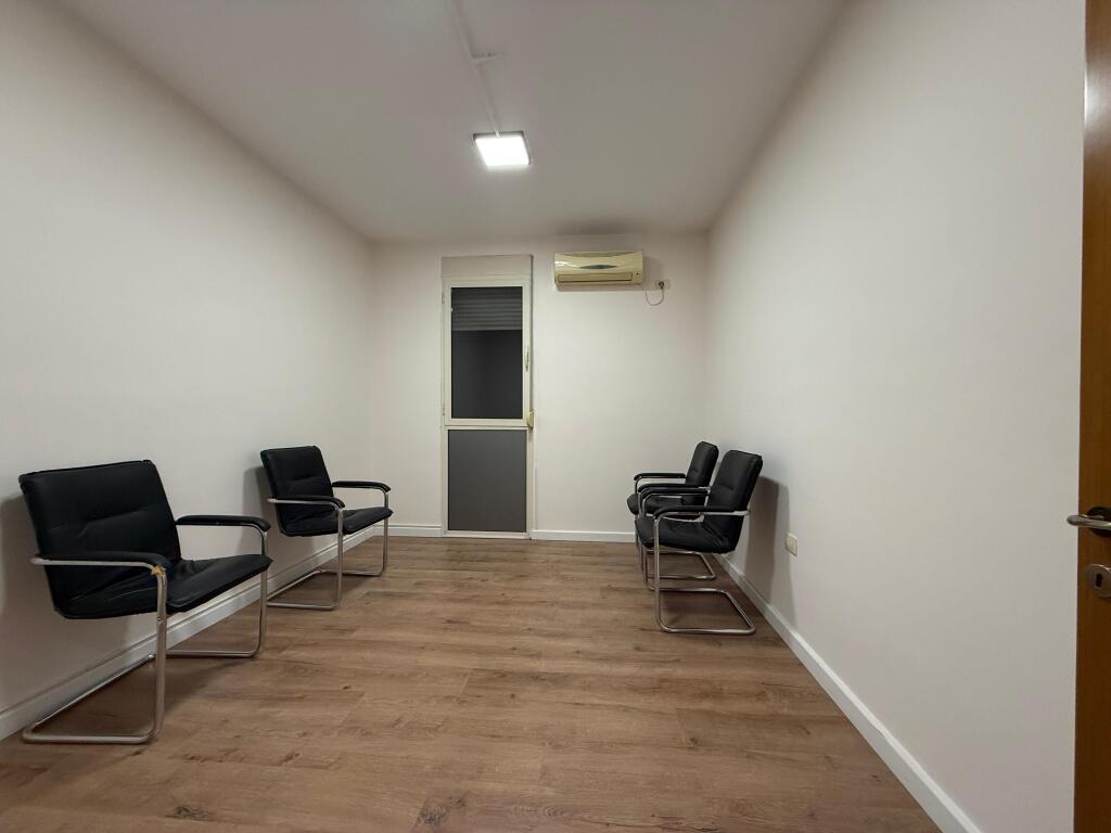 🏢 Ambjent me qira – Rruga e Kavajës, pranë qendrës.