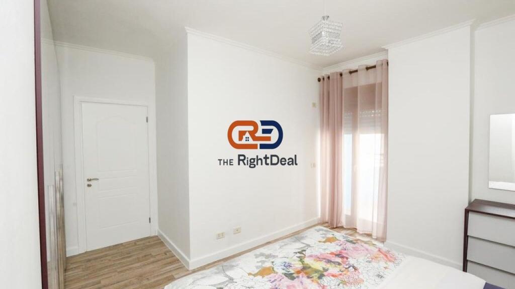 In Centro, Super Appartamento 3+1+2 in Affitto, Con Vista su Piazza Skenderbej !!