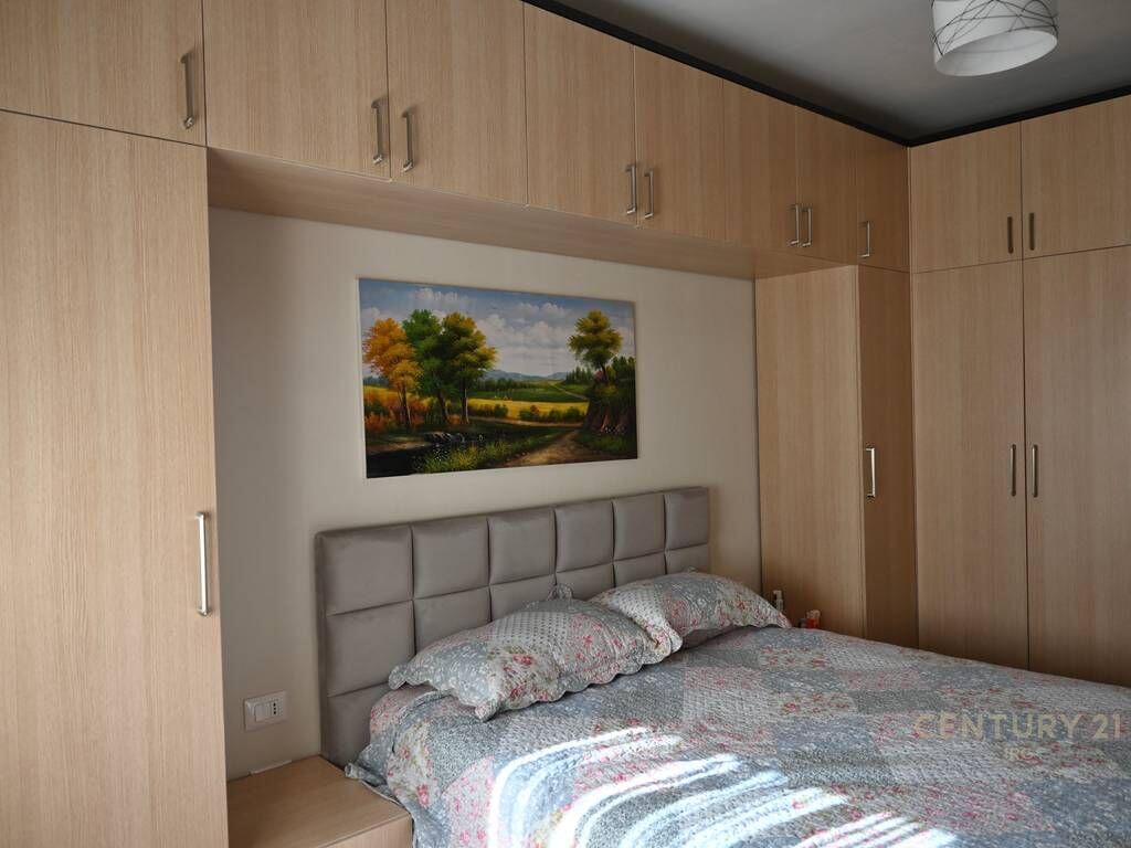 Apartament 2+1 me Qira në Unazën e Vogël, përballë Kompleksit Delijorgji 700 € /Muaj