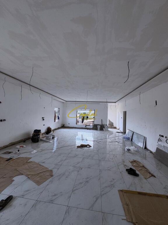 AMBIENT BIZNESI ME QERA 65 M2 ZOGU I ZI 60.000 LEKE