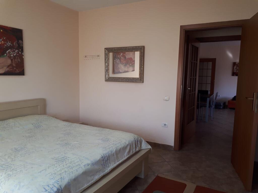 🏡 Appartamento 1+1 in Affitto   📍 Posizione: Piazza “Willson”, Tirana💶 Prezzo: 60.000 lek / mese