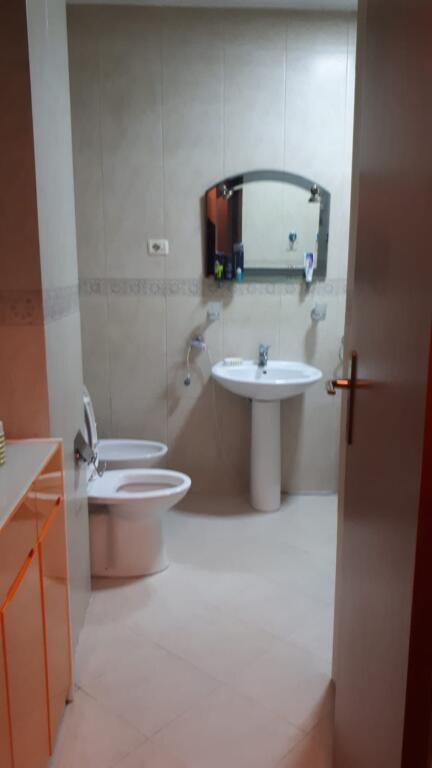 🏡 Appartamento 1+1 in Affitto   📍 Posizione: Piazza “Willson”, Tirana💶 Prezzo: 60.000 lek / mese